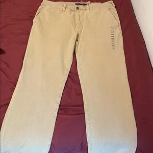 NEW WITH TAGS American Eagle Khakis